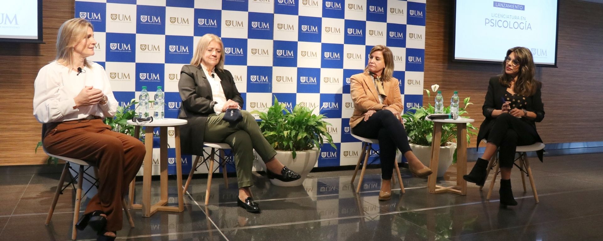 Panel del evento de lanzamiento: Marianella, Andrea, María José y Victoria