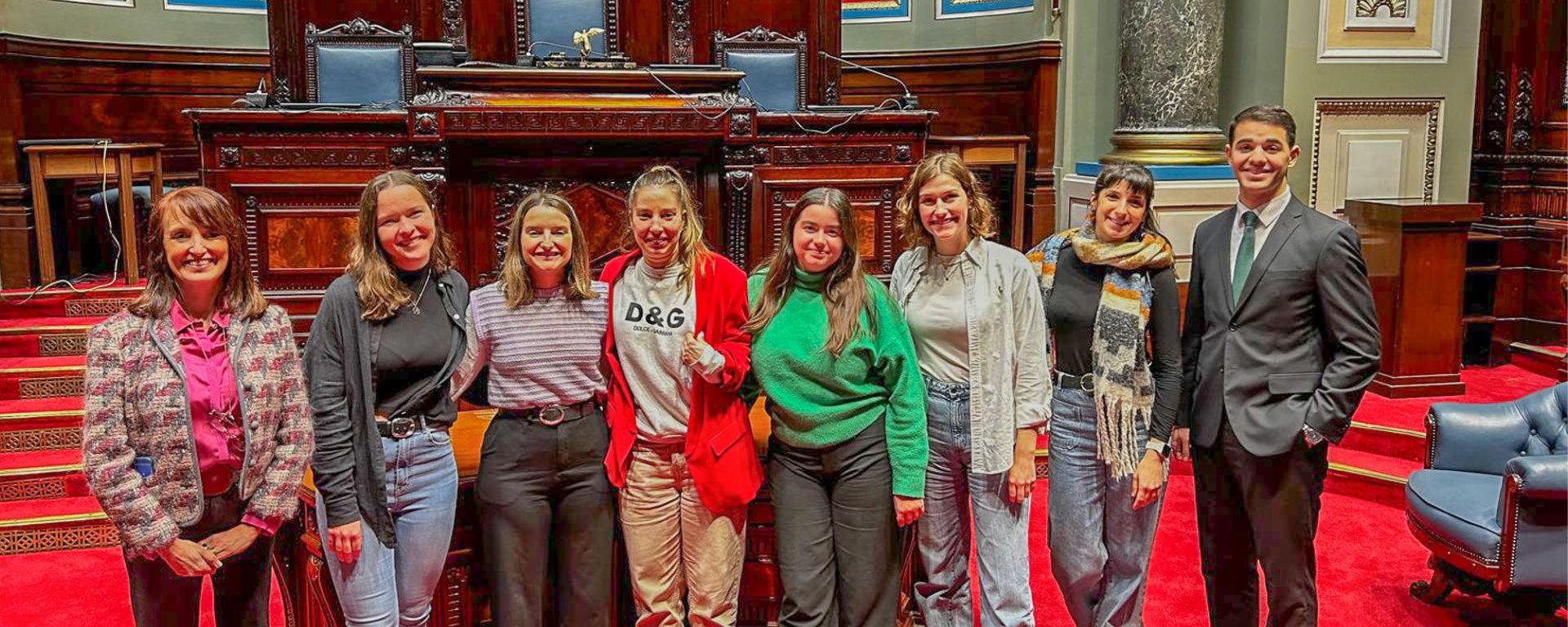 Carmen Asiaín, Ricardo Devita, y los estudiantes del seminario