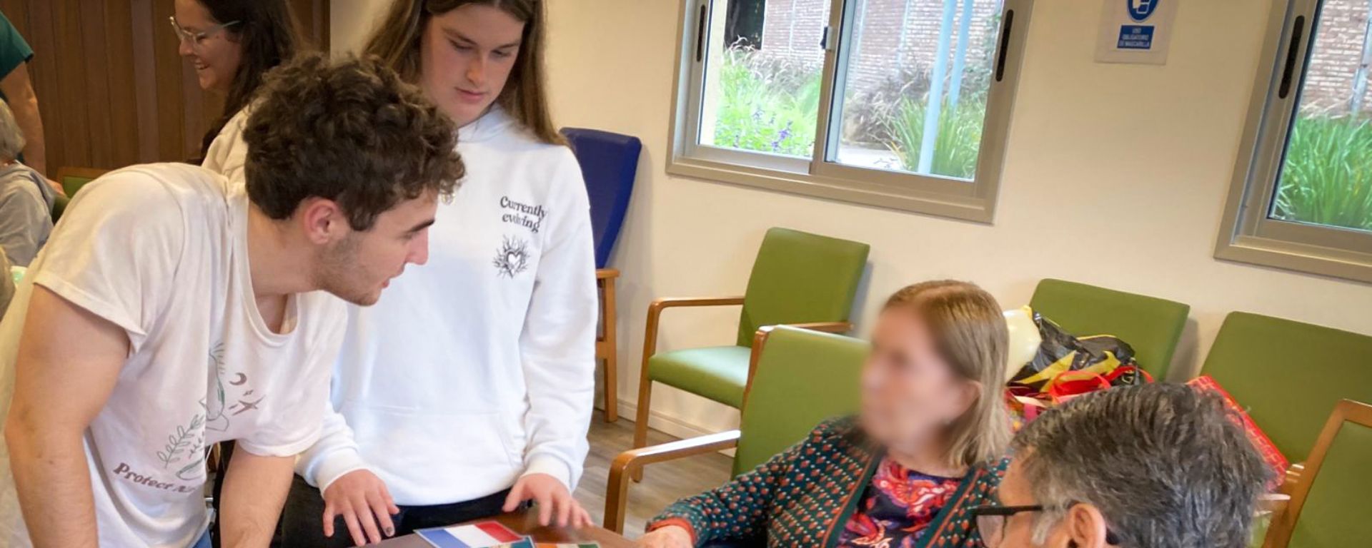 Estudiantes de Psicología visitaron Fundación Algarrobo y desarrollaron propuestas para trabajar con personas de tercera edad