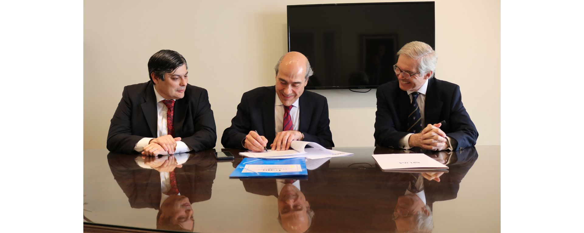 Firma de convenio con Inau