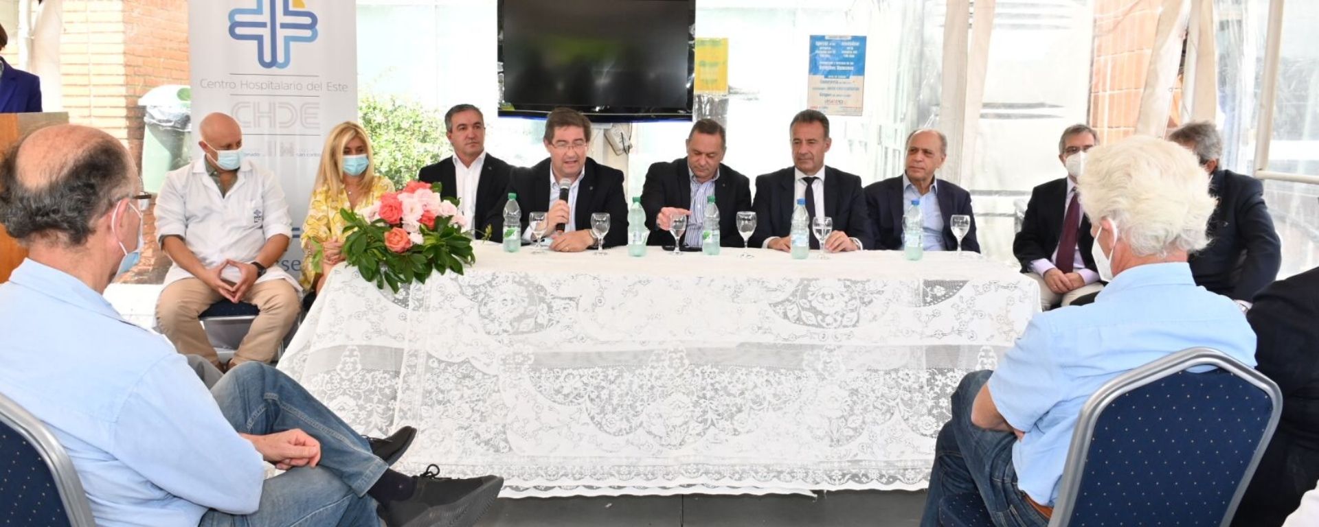 Mesa del evento, UM firma convenio con ASSE para prácticas de Traumatología y Ortopedia en Hospital de Maldonado