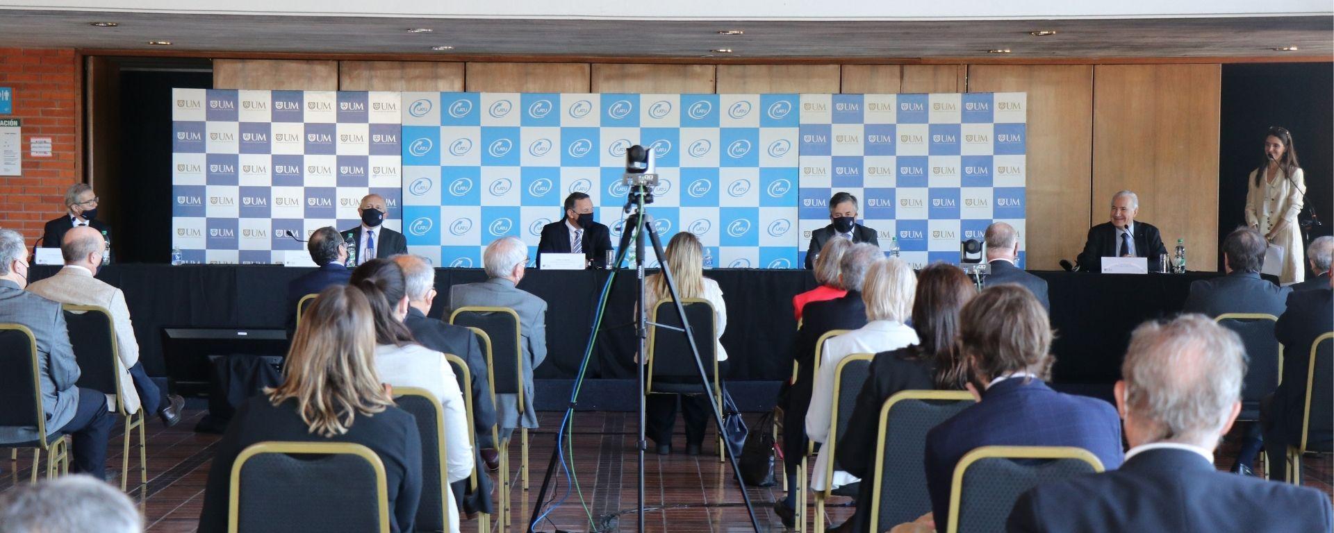 Portada evento Latu-UM. Estrado de ministros, rector de la UM, Dr. Juan Manuel Gutiérrez Carrau y presidente de Latu, Ruperto Long