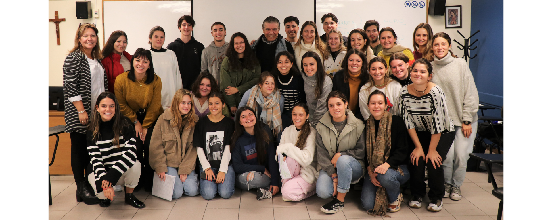 Carlitos Páez visitó la Universidad de Montevideo 