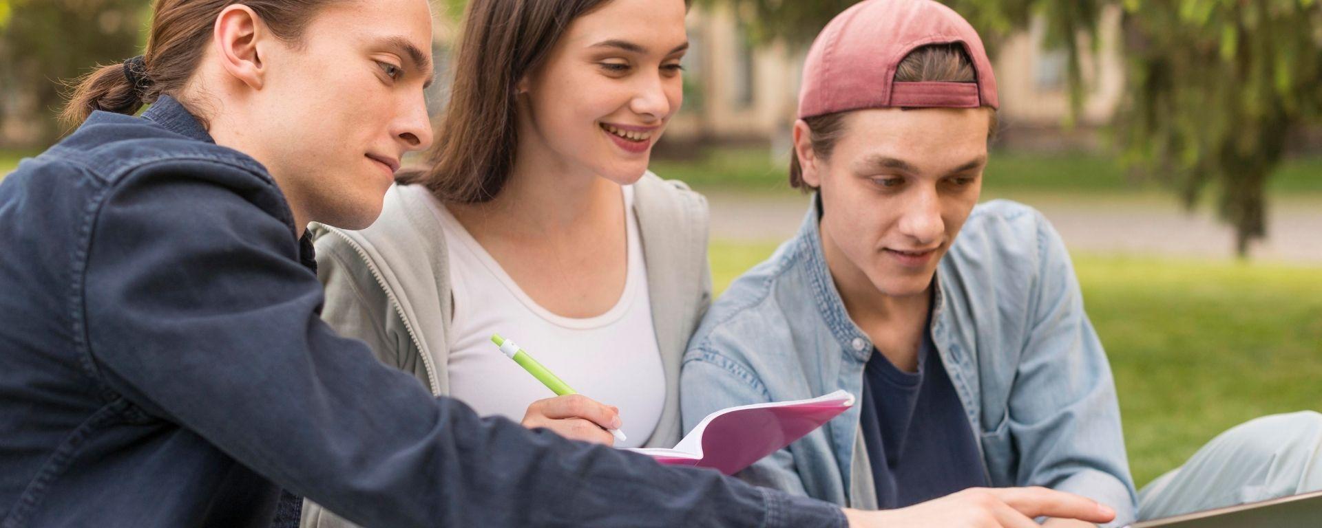 Lanzamiento Cursos UM +